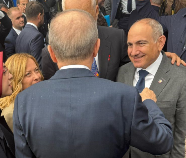Tiran'da dikkat çeken anlar! Erdoğan, Aliyev'i çağırdı; sonrasında olanlar enteresan