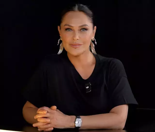 Fren yerine gaza bastı iddiası! Hülya Avşar'dan olay kaza açıklaması