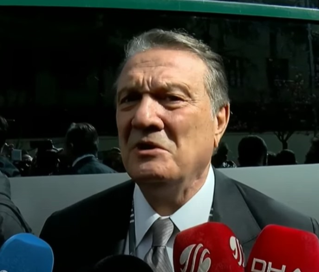 Beşiktaş Divan Kurulu'nda olay! Hasan Arat konuşurken yumruklandı