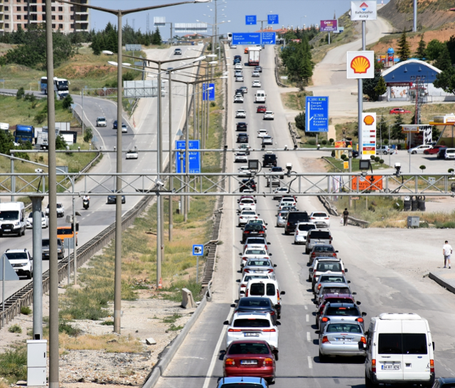 Kurban Bayramı arifesinde trafik durma noktasına geldi