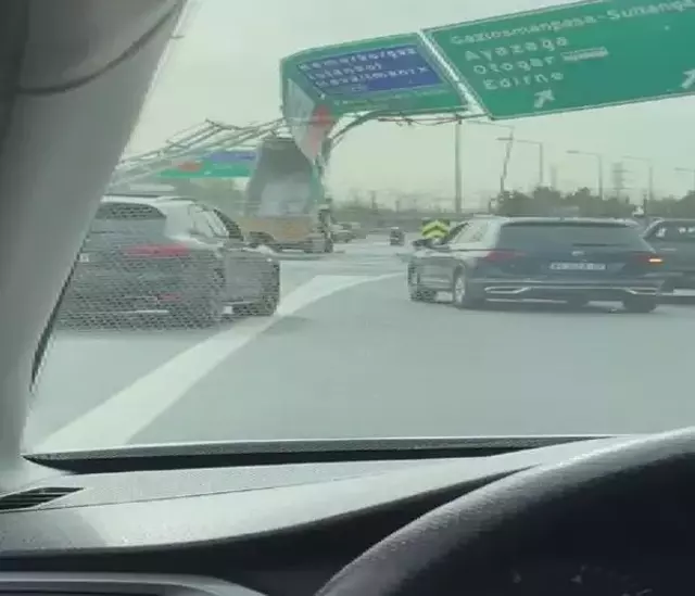 TEM Otoyolu'nda damper kazası: Yol trafiğe kapatıldı