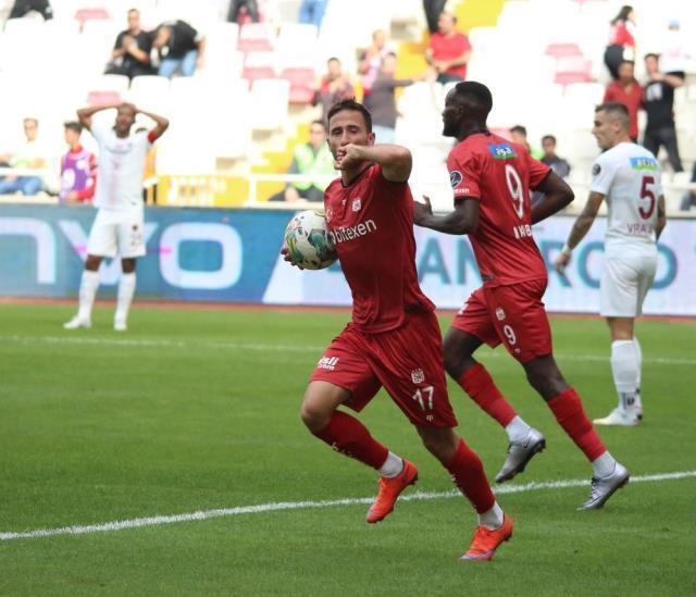 Volkan Demirel müthiş başladı! Hatayspor, Sivasspor deplasmanında 2 golle güldü