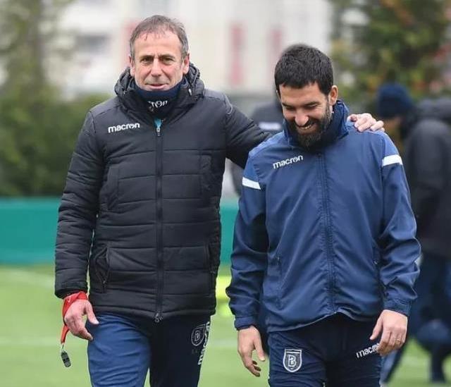 Arda Turan'dan herkese ters köşe! Galatasaray'ın ezeli rakibine antrenör oluyor