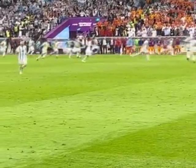 Dünya Kupası'ndaki zafer sonrası Messi, takım arkadaşlarının aksine bambaşka bir yere koştu