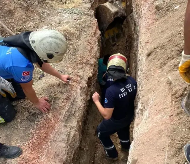 Bursa'da göçük altında can pazarı...