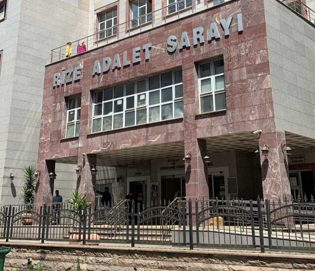 14 yaşındaki çocuk, annesini ölümle tehdit ettiğini öne sürdüğü babasını tabancayla öldürdü