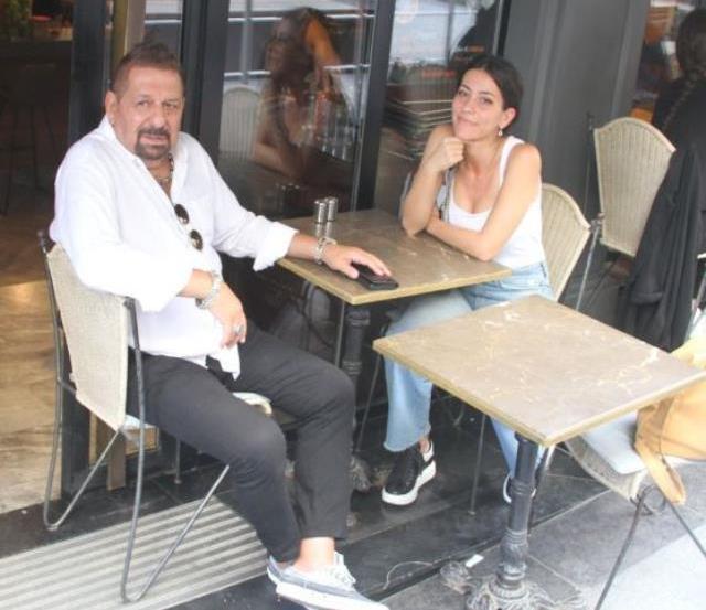 Ünlü yorumcu Erman Toroğlu, yeni evlendiği 34 küçük eşiyle ilk kez görüntülendi