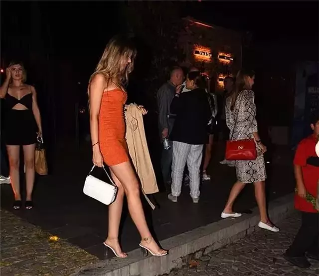 Galatasaray'ın eski yıldızının olaylı İstanbul gecesi! Mekanda tanıştığı kızla eve gitti