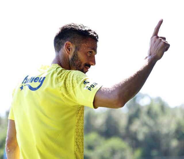 Tadic, Fenerbahçe ile ilk antrenmanına çıktı! Dünyaca ünlü futbolcuyu bakın kapıda kim karşıladı