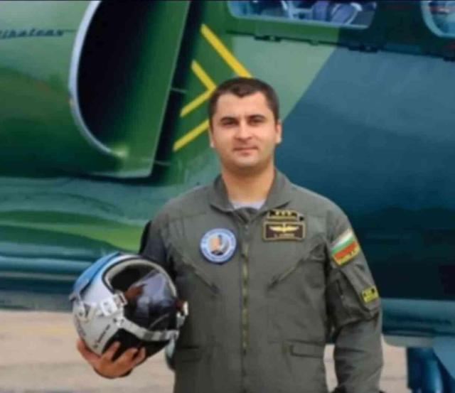 Bulgaristan'da askeri hava gösterisi öncesi savaş uçağı düştü: 2 yanarak hayatını kaybetti