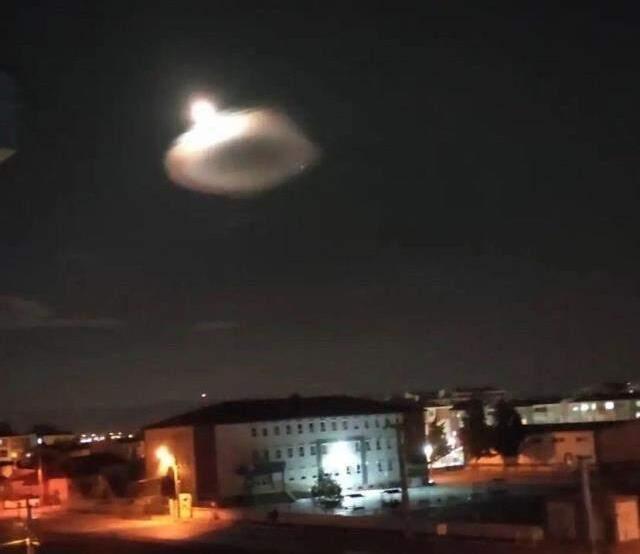 Gökyüzünde gizemli cisim! Yanarak yere düştü, Fenerbahçe'nin Galatasaray'ı yenmesine bağlandı