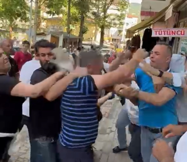 Ordu'da boşanan çift sokakta kavga etti