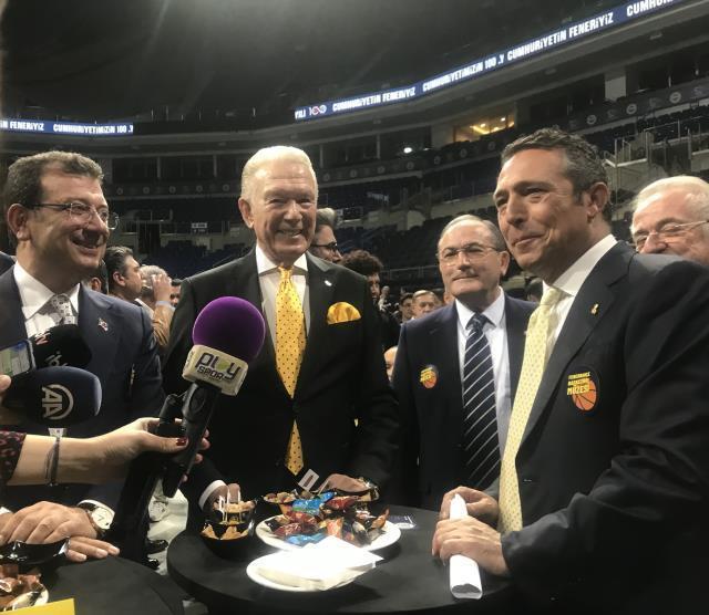 Ali Koç ve Ekrem İmamoğlu bir araya geldi! Tüm gözler İBB Başkanı'nın kravatına çevrildi