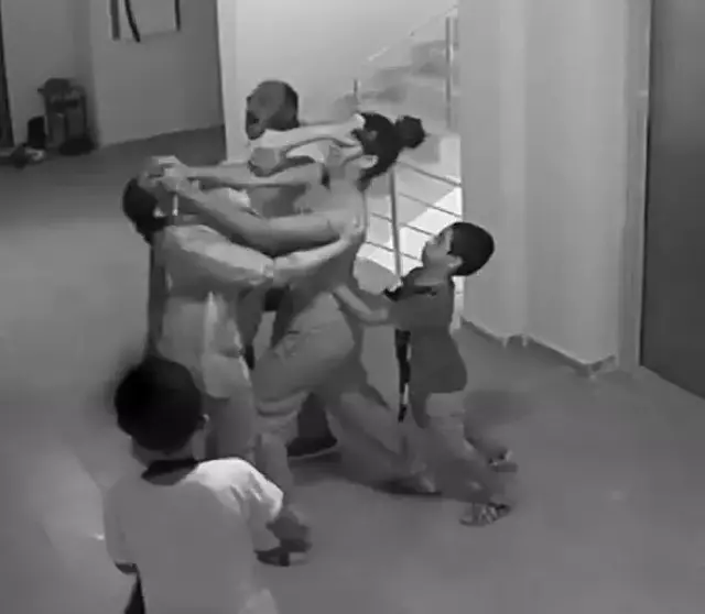 Son dakika haber | Kadınların saç saça çocuk kavgası kamerada