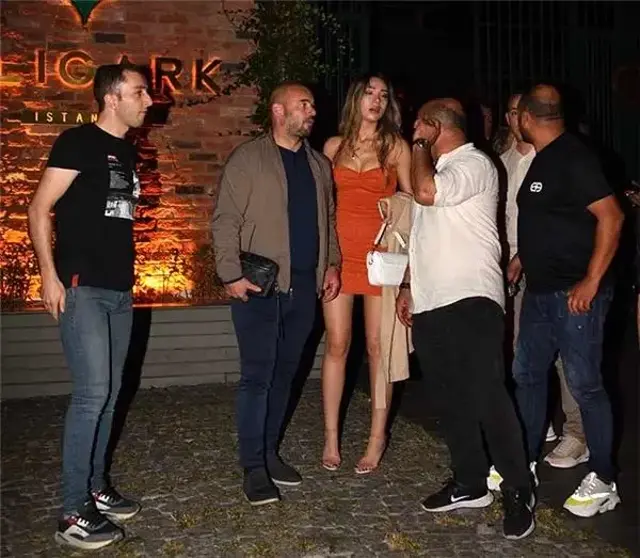 Galatasaray'ın eski yıldızının olaylı İstanbul gecesi! Mekanda tanıştığı kızla eve gitti