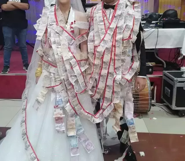 Düğünlerde bir gelenek tarih oluyor: Davetiyelere IBAN yazılmaya başlandı