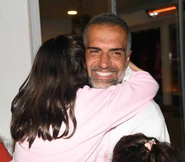 Survivor'da dayanamayarak dönen Berdan Mardini, havalimanında gözyaşlarına hakim olamadı