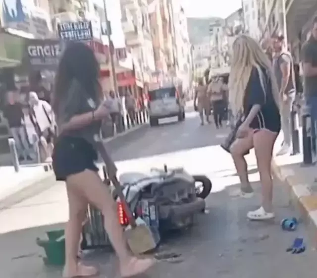 İzmir'de Belediye Çalışanına Saldırı: İki Genç Tutuklandı