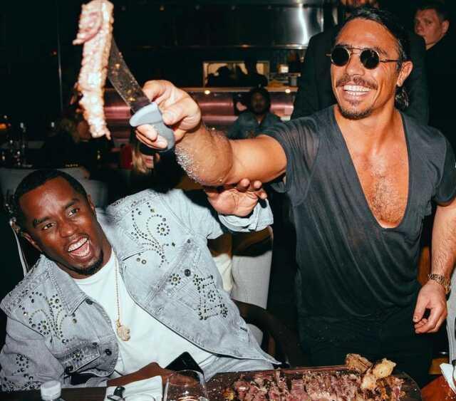 Nusret, gelen tepkilerin ardından Londra'daki restoranında fiyatları düşürdü