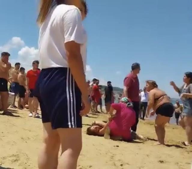 Kalp masajı yapılırken şoka giren anneyi tokatladı