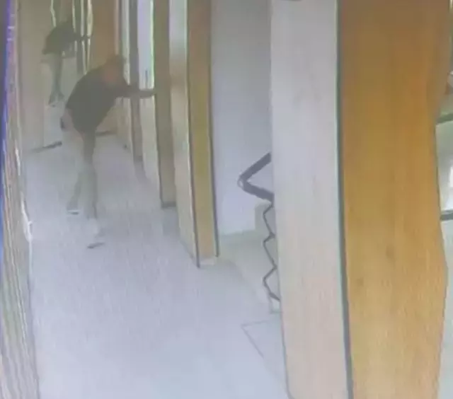 Eşin çaresizce yardım çağırdığı anları gösteren görüntü