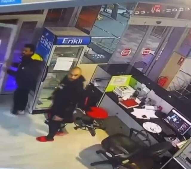 Malatya'daki deprem, Elazığ'da bir marketin güvenlik kamerasına yansıdı