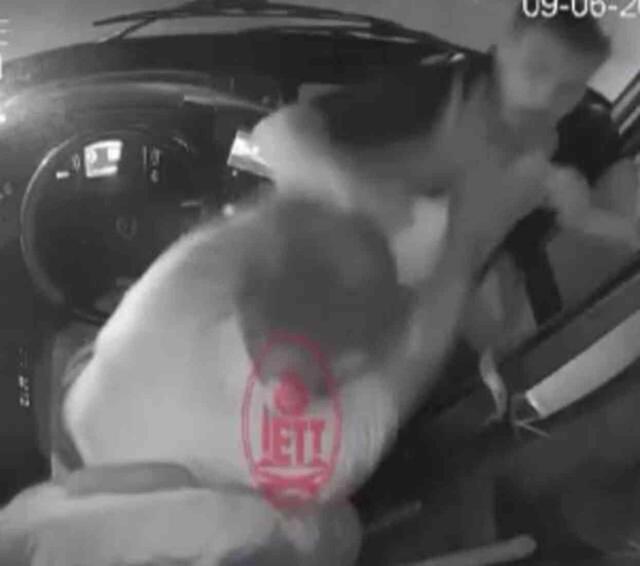 İETT otobüsünde korku dolu anlar! Aldığı cevabı beğenmeyen yolcu, şoföre saldırdı