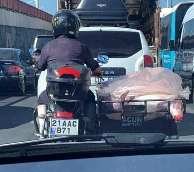 Diyarbakır'da sağlıksız et taşıma görenleri şaşırttı