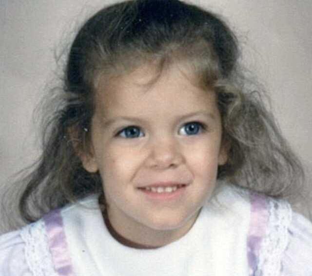 Çocukluğundan beri kör olma hayali kuran kadın gözüne lavabo açıcı dökerek kendini kör ett