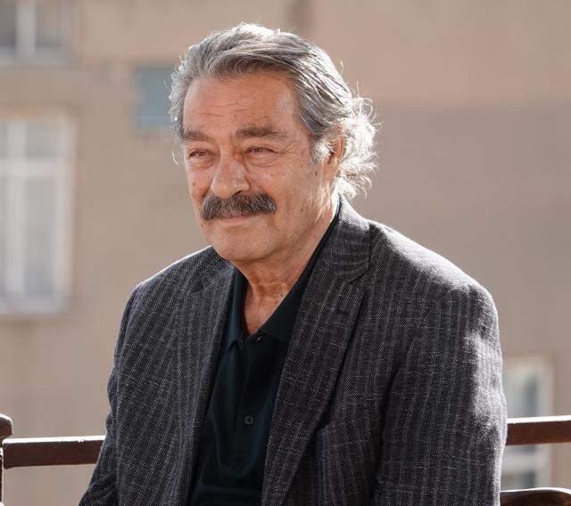 Ünlü sanatçı Kadir İnanır apar topar hastaneye kaldırıldı! Felç kalma riski var