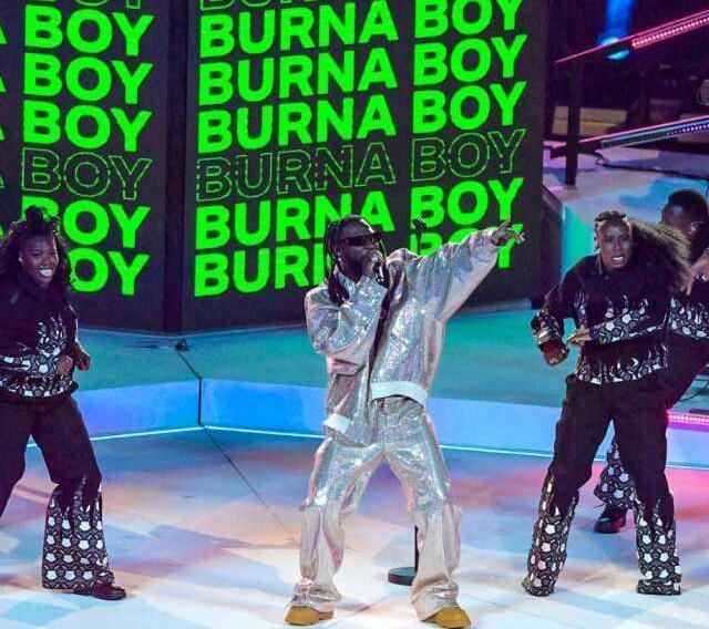 Burası İstanbul! Şampiyonlar Ligi finalinde dünyaca ünlü sanatçılar şov yaptı