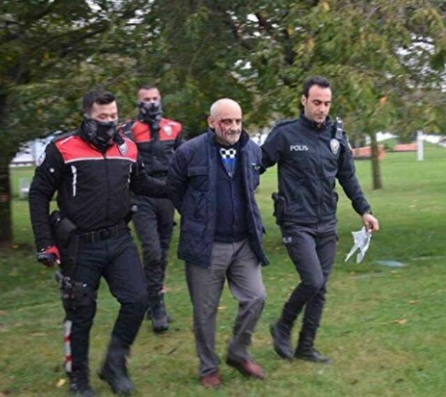 Boşanma aşamasındaki eşini çalıştığı kafede bıçakladı