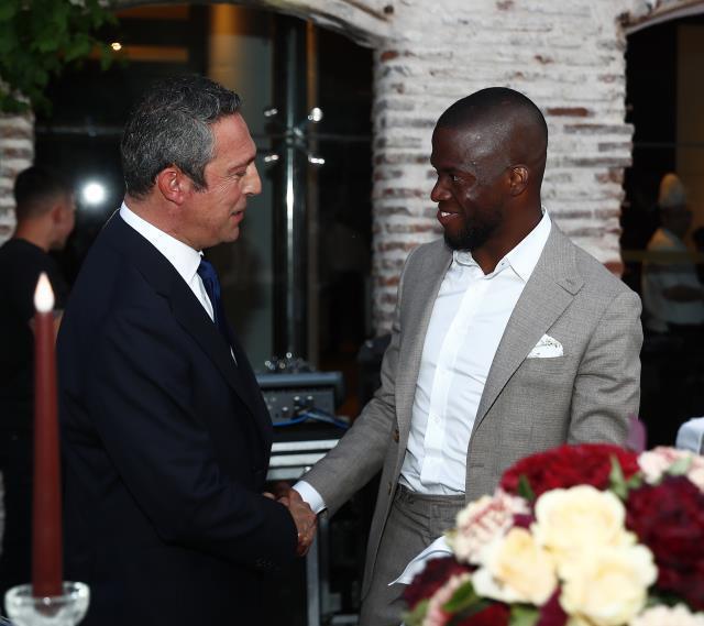 Pelkas'ın düğününde neler oldu neler! Jesus sandalyeye çıktı, İrfan Can ve Serdar Dursun geceye damga vurdu