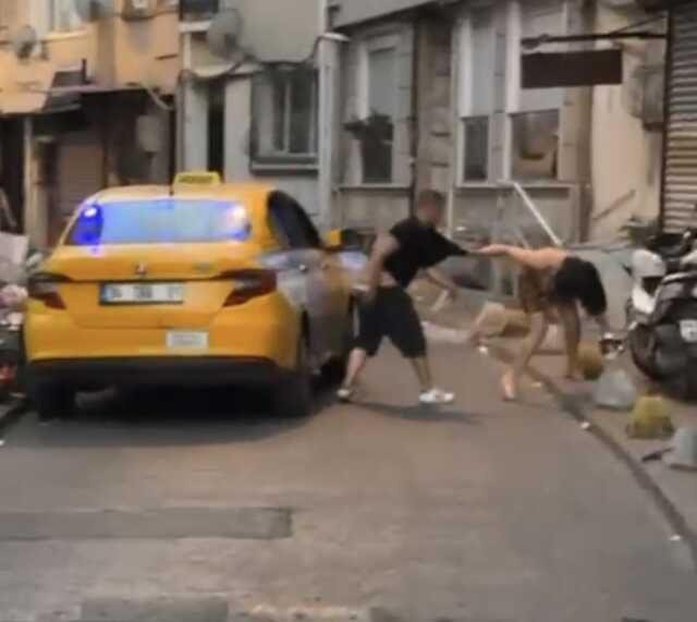 Beyoğlu'nda kadın müşterisi ile kavga eden taksici, 'Bana 'siz Türkler köpeksiniz hainsiniz, parayı bozup geleceksin' dedi'