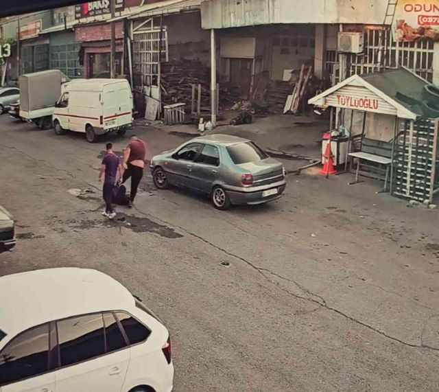 Sanayide dehşet! Otomobille çarpıp dakikalarca tekmeledikten sonra fotoğrafını çekip kaçtılar
