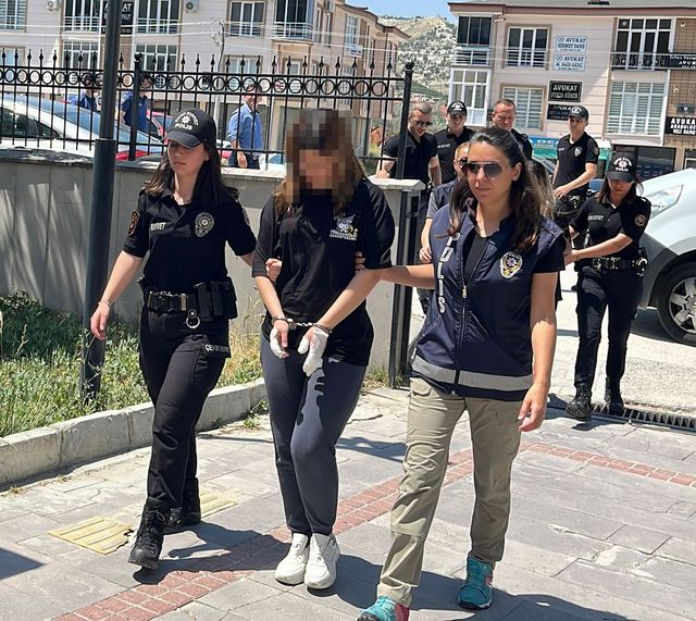 Vahşetin izleri Özge'yi öldüren caninin ellerinde