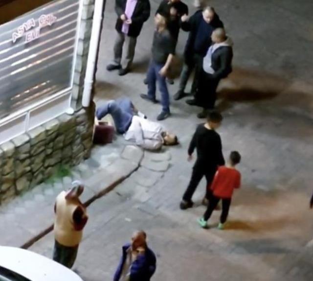 İstanbul'da silahlı çatışma! 3 kişinin yaralandığı olayda sokak savaş alanına döndü