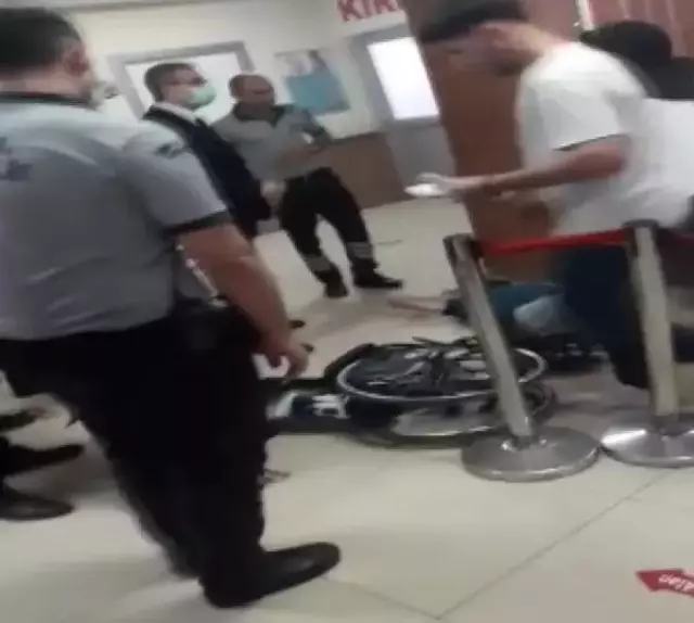 Kimliksiz hastaya kırmızı reçeteli ilaç yazdırmak istedi, ret alınca hastaneyi birbirine kattı