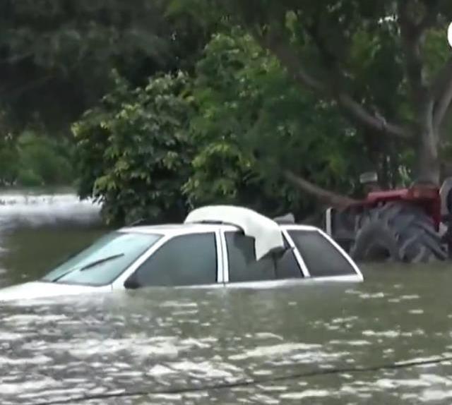 Pakistan'da Güney Pencap kenti Fazalpur'da sel yaşamı felç etti