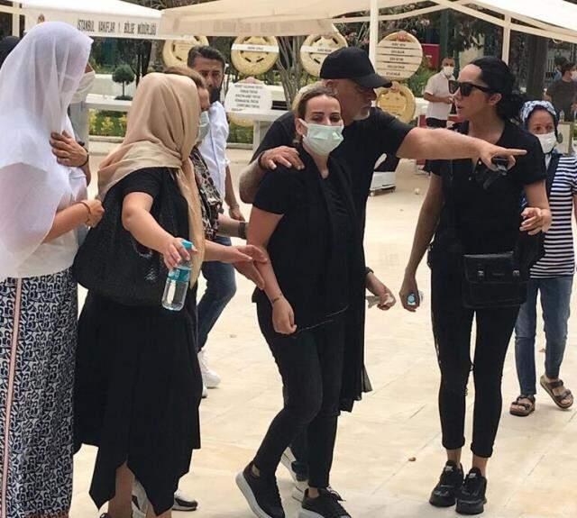 Alişan'ın kardeşinin cenazesinde gözyaşları sel oldu! Acılı eş, 'Hakkım helal olsun' diyerek feryat etti