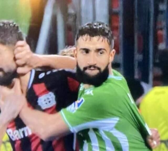 Böyle saldırı ne görüldü ne duyuldu! Kerem'i kulağından çekip yumruk attı