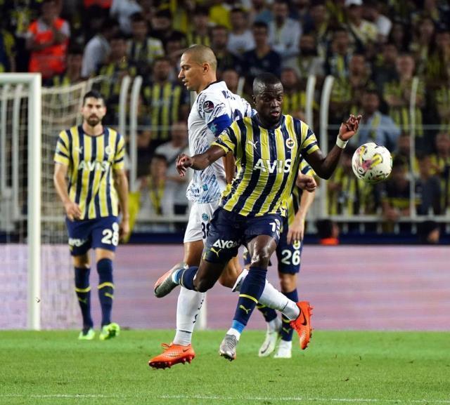 Kadıköy'de çılgın maç! Fenerbahçe, Adana Demirspor'u 4 golle geçerek liderlik koltuğuna oturdu