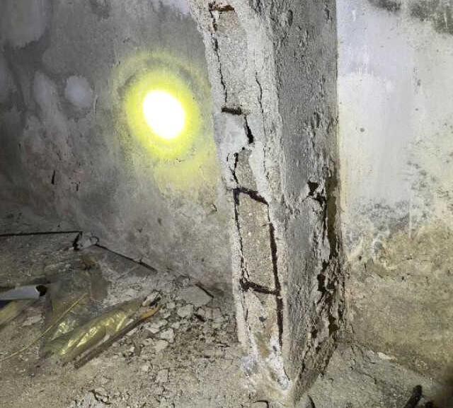 BAKIRKÖY'DEKİ PASAJIN KOLONLARINDAKİ HASAR ESNAFI TEDİRGİN ETTİ