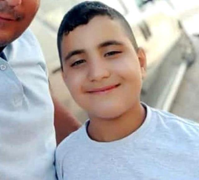 Kopan elektrik telinin üzerine basan 9 yaşındaki çocuk akıma kapıldı