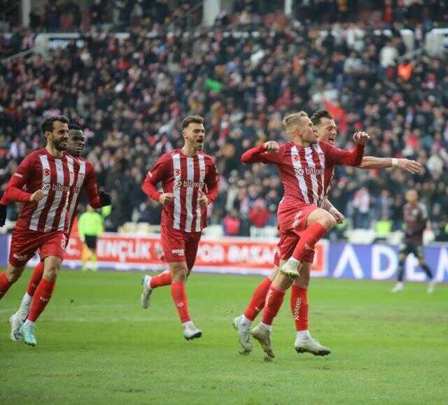 Son Dakika: Kara Kartal, Sivas'ta yara aldı! Beşiktaş'ın 7 maçlık serisi sona erdi