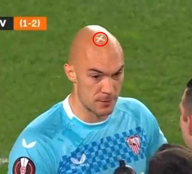 Düşman olsa bunu yapmaz! Herkes, Fenerbahçe'nin Avrupa'dan elenmesini tribündeki taraftara bağlıyor