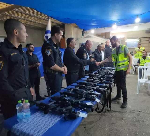 İsrail'deki Ulusal Güvenlik Bakanı Ben-Gvir, Yahudileri Silahlandırma Kampanyasını Hızlandırdığını Açıkladı