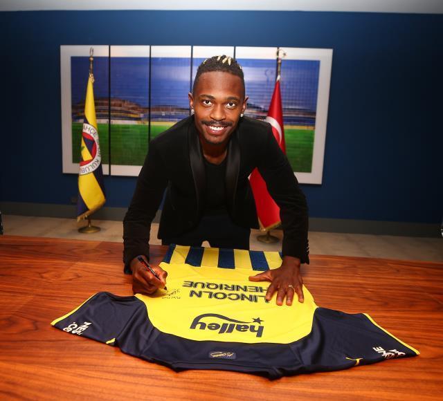 Son Dakika: Lincoln Henrique resmen Fenerbahçe'de! 4 yıllık sözleşme imzaladı