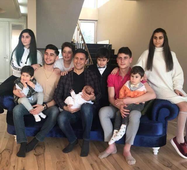 Çocuklarına hayatın zorluğunu göstermek isteyen İzzet Yıldızhan, oğullarını otelinde çalıştırdı