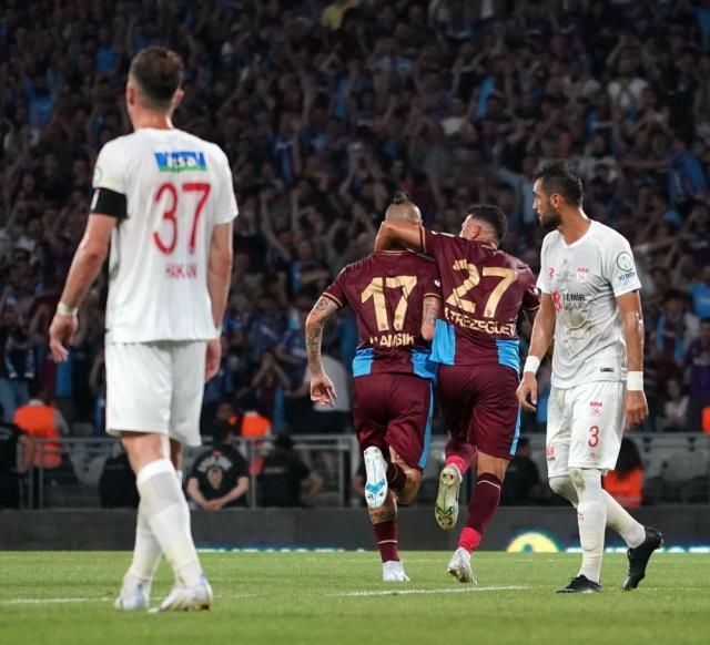 Trabzonspor, Sivasspor'u farklı yenerek Süper Kupa'nın sahibi oldu